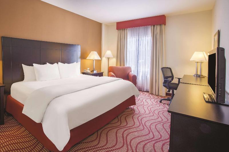 اتاق استاندارد با تخت بزرگ, La Quinta By Wyndham San Luis Potosi