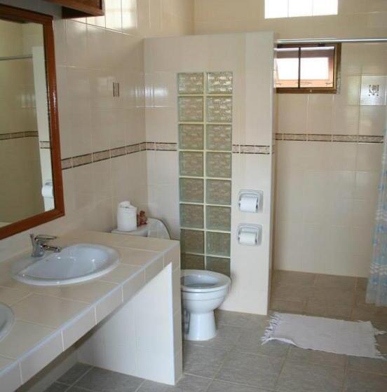 اتاق اجرایی, Long Beach Inn