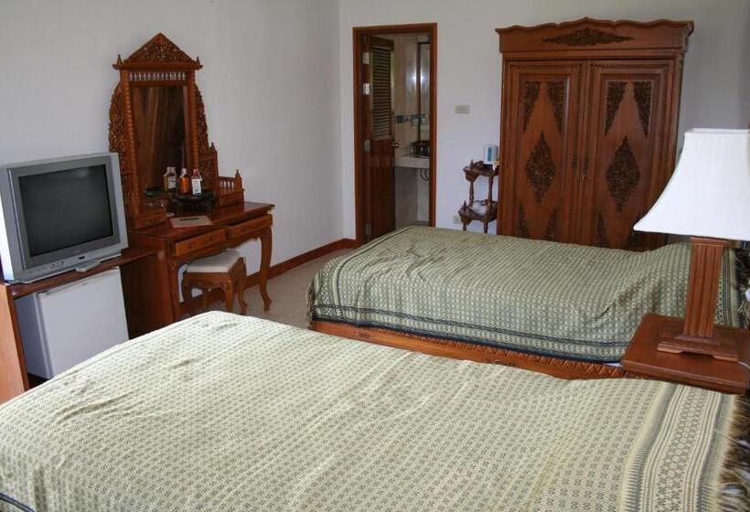 اتاق اجرایی, Long Beach Inn