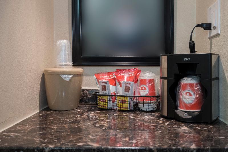اتاق سوپریور با تخت بزرگ, Red Roof Inn Plus+ Poughkeepsie