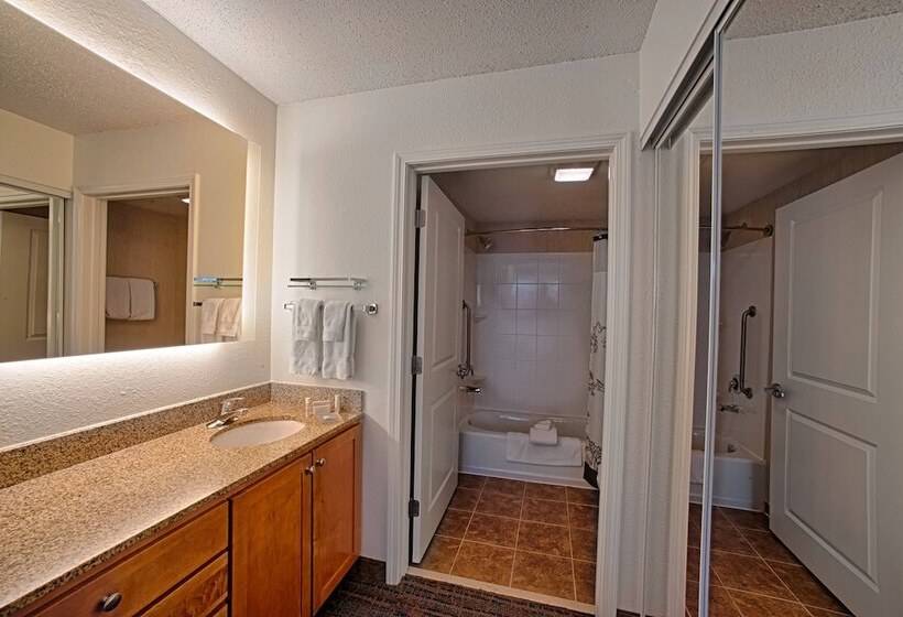 سوئیت 2 خوابه, Residence Inn Neptune At Gateway Center