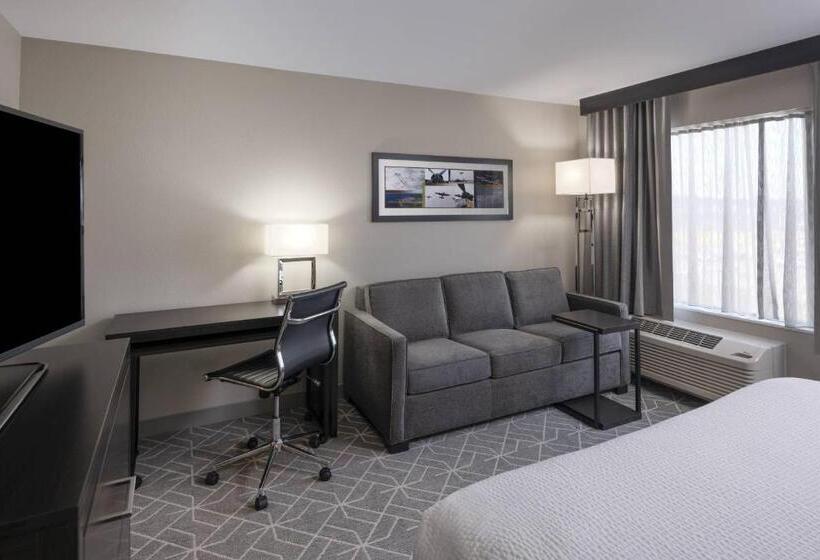 Standard Studio King Bed, Towneplace Suites Providence North Kingstown