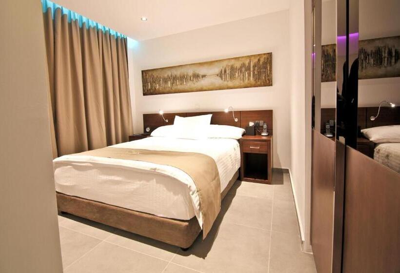 اتاق اکونومی, Achilleos City