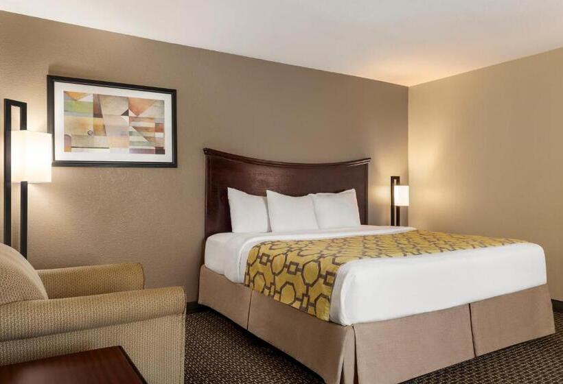 اتاق استاندارد با تخت بزرگ برای معلولان, Baymont By Wyndham Wichita Falls