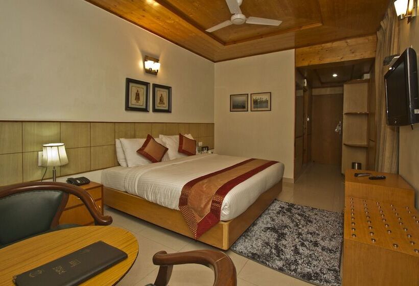 اتاق لوکس, Broadways Inn