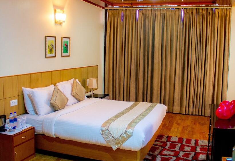 اتاق لوکس, Broadways Inn