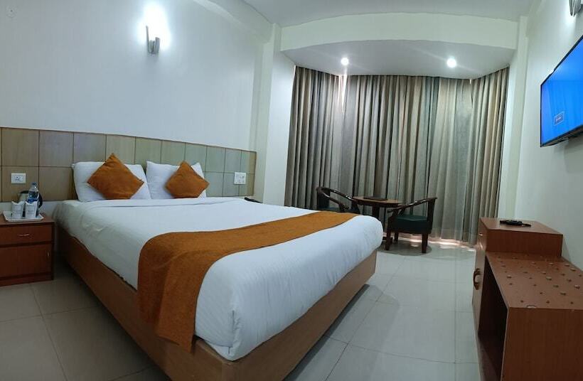 اتاق لوکس, Broadways Inn