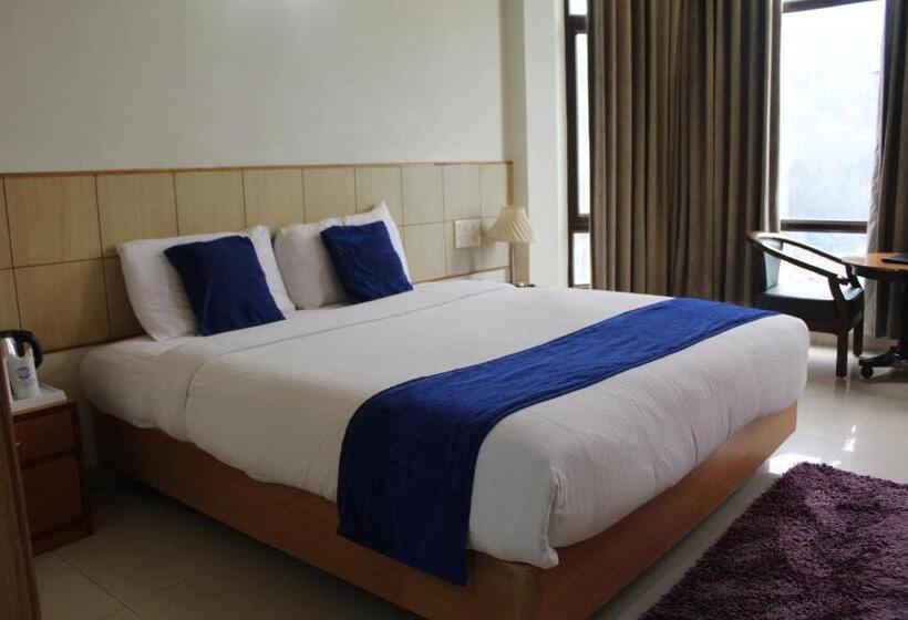 اتاق لوکس, Broadways Inn
