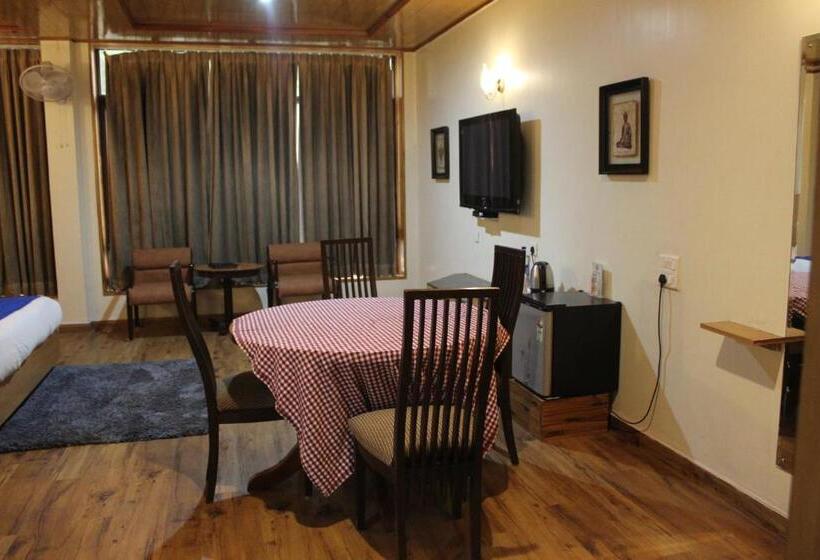 سوئیت با بالکن, Broadways Inn