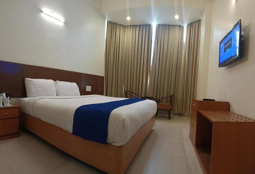 اتاق سوپریور, Broadways Inn