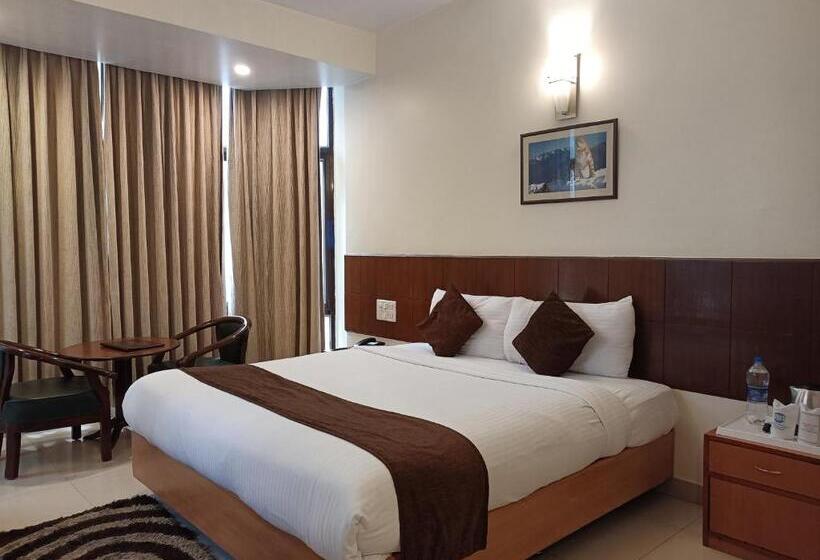 اتاق لوکس با تخت بزرگ, Broadways Inn