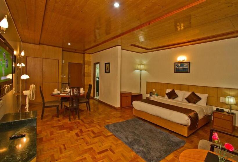 سوئیت با بالکن, Broadways Inn