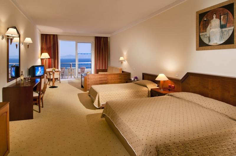 سوییت جونیور با چشم‌انداز دریا, Kipriotis Panorama Hotel & Suites