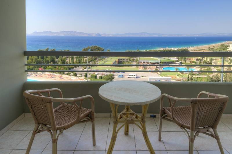 سوییت جونیور با چشم‌انداز دریا, Kipriotis Panorama Hotel & Suites