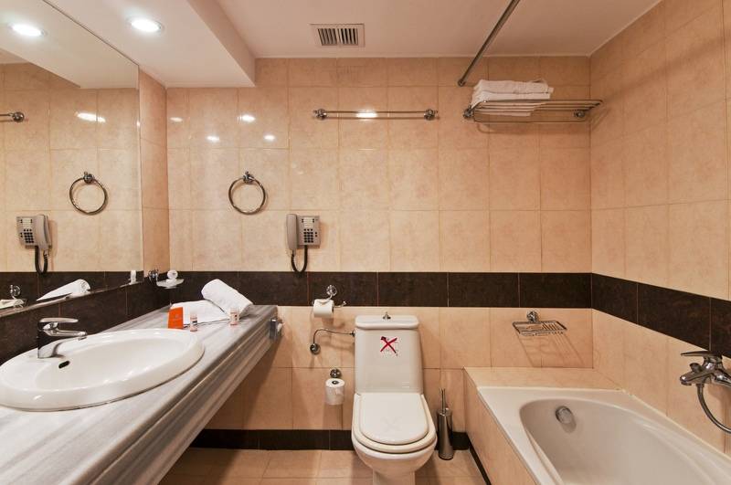 سوییت جونیور با چشم‌انداز جانبی دریا, Kipriotis Panorama Hotel & Suites