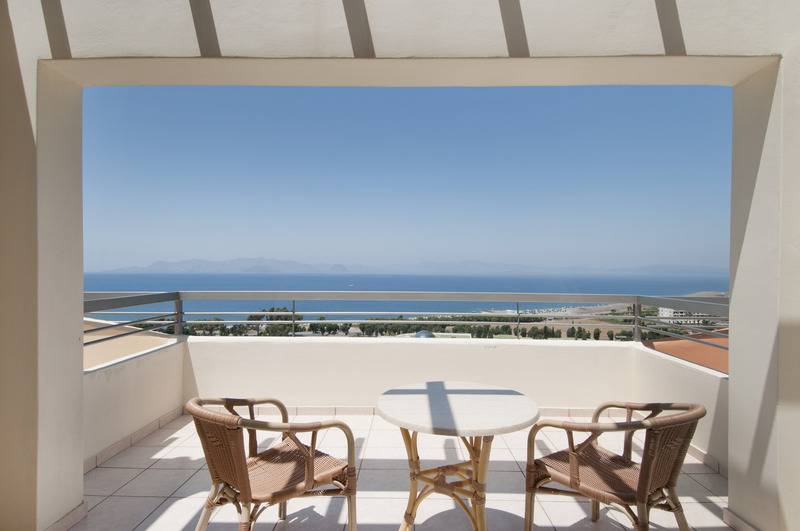 سوییت جونیور با چشم‌انداز دریا, Kipriotis Panorama Hotel & Suites