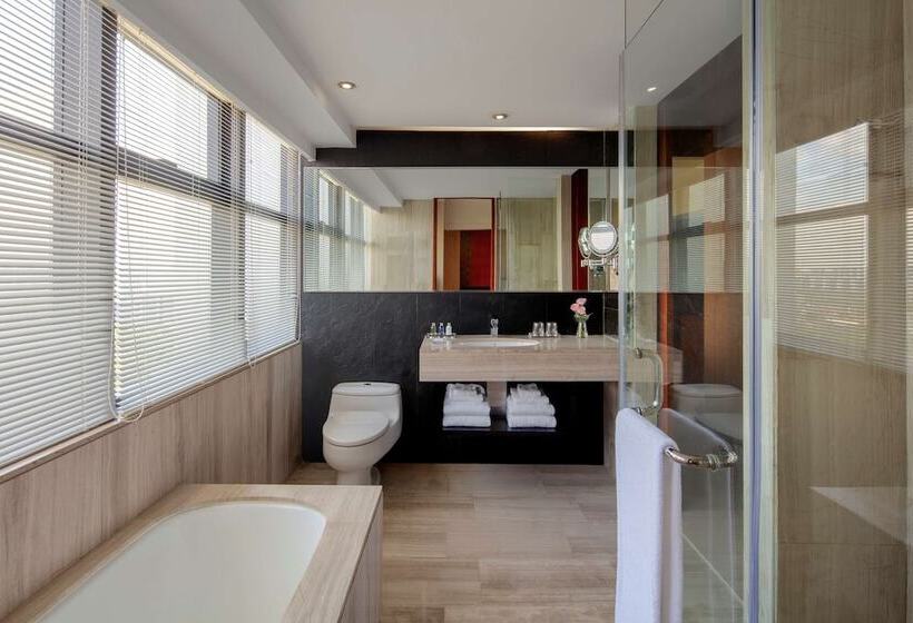 استودیوی سوپریور, Radisson Blu Hotel Liuzhou