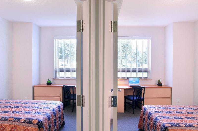 اتاق استاندارد چهار تخته, Residence & Conference Centre   Brampton