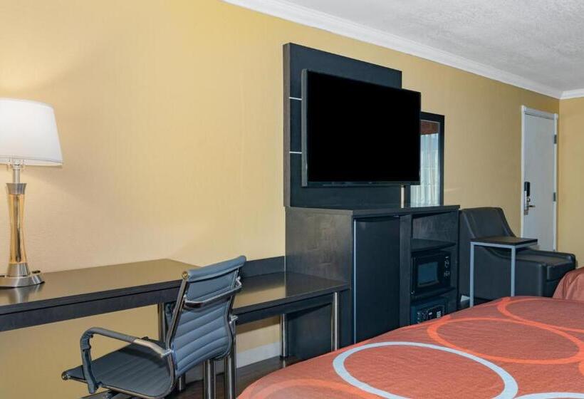 Standard Room Adapted for people with reduced mobility, Super 8 By Wyndham Ukiah