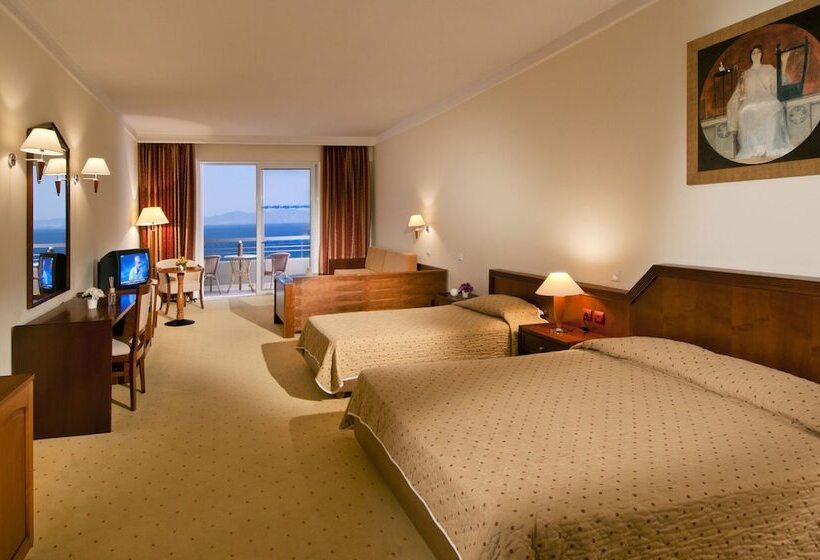 سوییت جونیور با چشم‌انداز جانبی دریا, Kipriotis Panorama Hotel & Suites