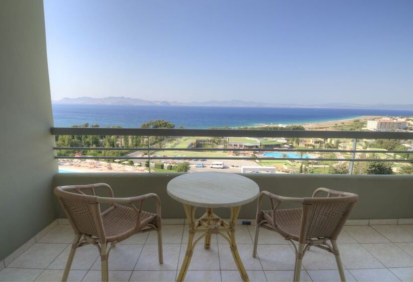 سوییت جونیور با چشم‌انداز دریا, Kipriotis Panorama Hotel & Suites