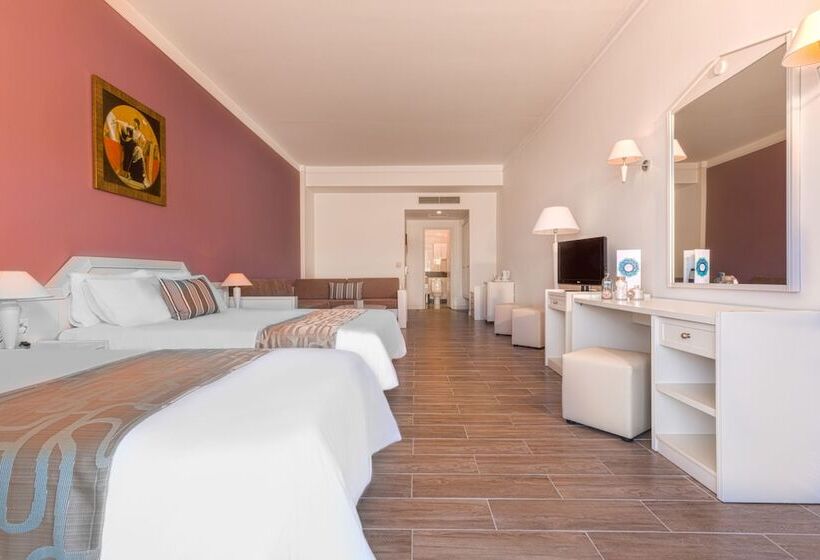 سوییت سوپریور با چشم‌انداز دریا, Kipriotis Panorama Hotel & Suites