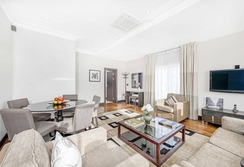 3 Bedroom Executive Apartment, 130 Queen S Gate Apartments