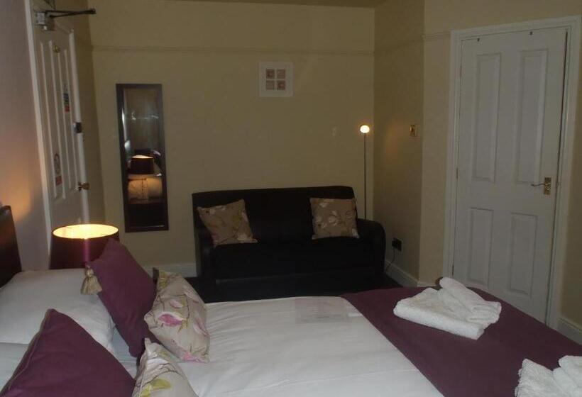 Standard Room King Size Bed, Gillygate Guest House