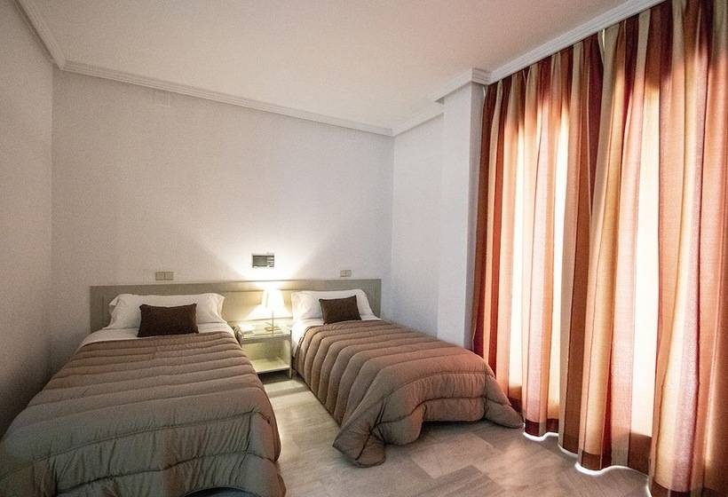 إستوديو قياسى, Hospedium Hotel Apartamentos Simón Verde