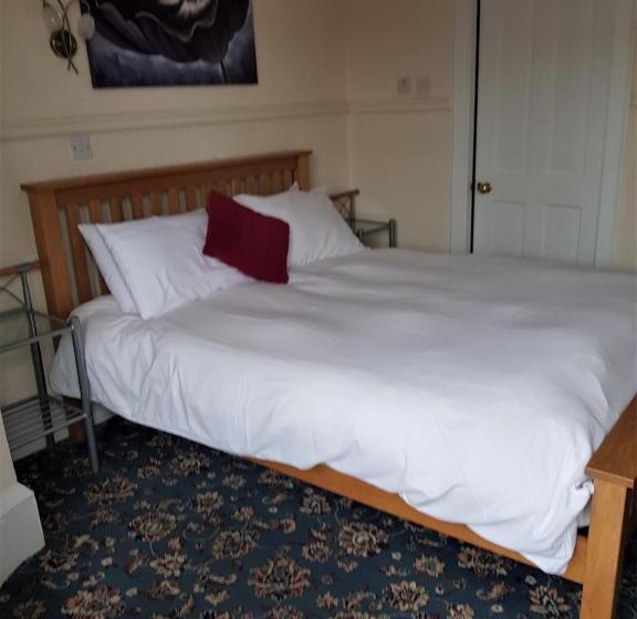 Standard Triple Room, Cedar Villa Guest House