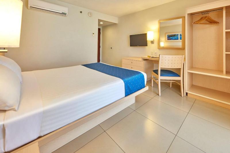 اتاق استاندارد با تخت دو نفره بزرگ, City Express Minatitlán