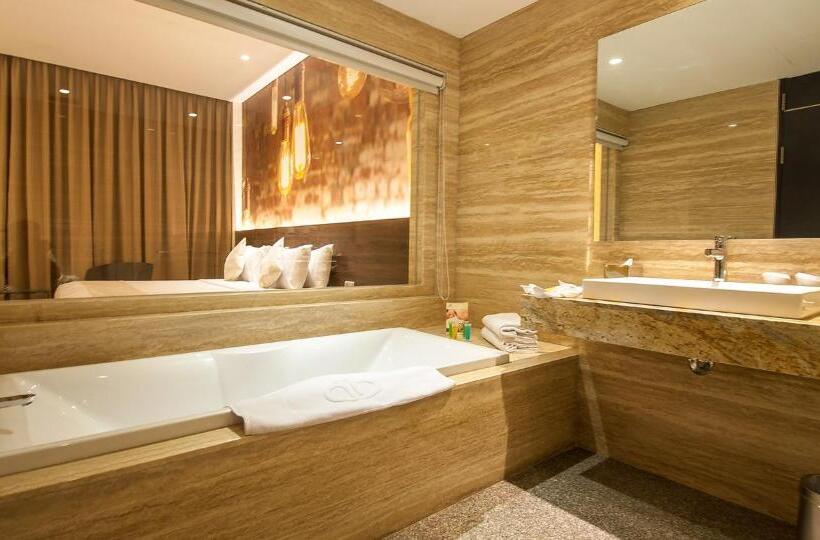 اتاق لوکس, Fm7 Resort Hotel   Jakarta Airport