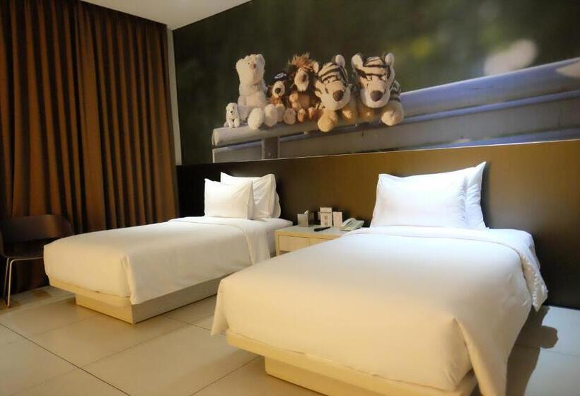 Deluxe Room, Fm7 Resort  Bandara Jakarta Airport