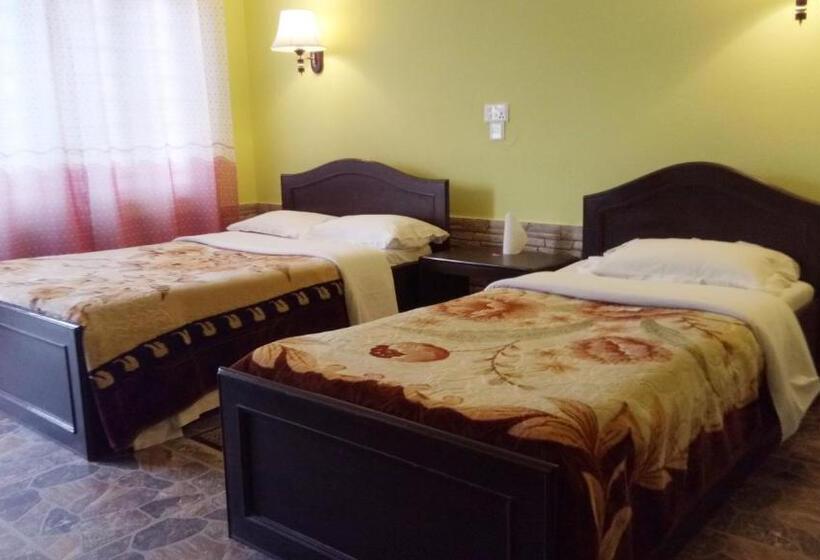 اتاق استاندارد با تراس, New Pokhara Lodge   Pokhara Lakeside