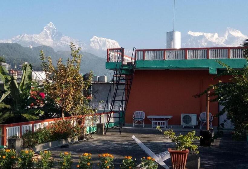 اتاق استاندارد با تخت بزرگ, New Pokhara Lodge   Pokhara Lakeside