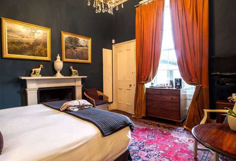 اتاق لوکس با چشم‌انداز باغ, Six Brunton Place Guest House