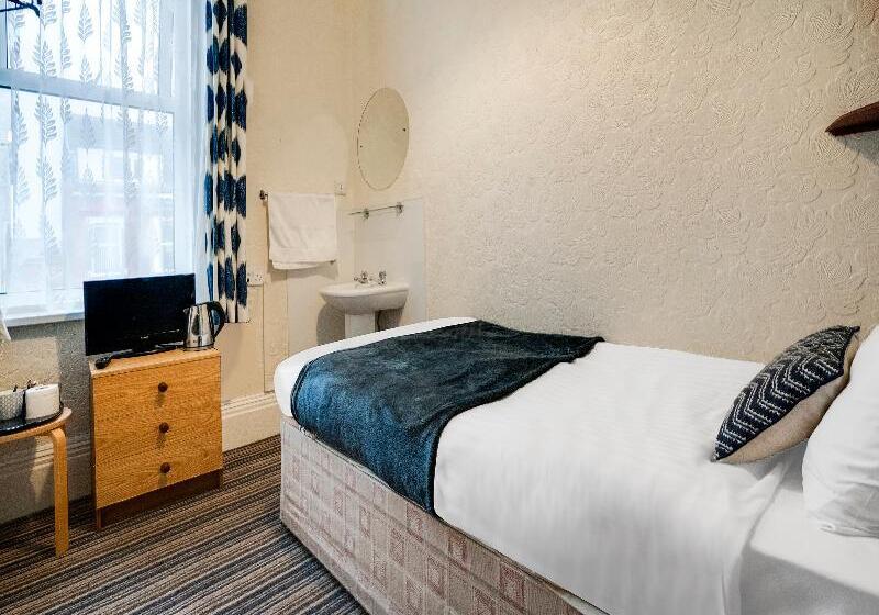 اتاق استاندارد یک تخته با سرویس بهداشتی مشترک, St Kildas, Blackpool Central