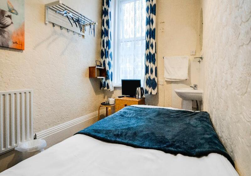اتاق استاندارد یک تخته با سرویس بهداشتی مشترک, St Kildas, Blackpool Central