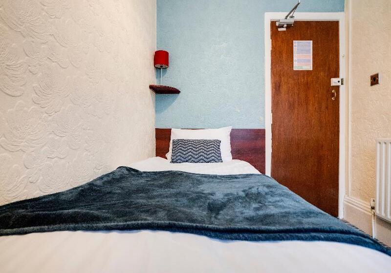 اتاق استاندارد یک تخته با سرویس بهداشتی مشترک, St Kildas, Blackpool Central