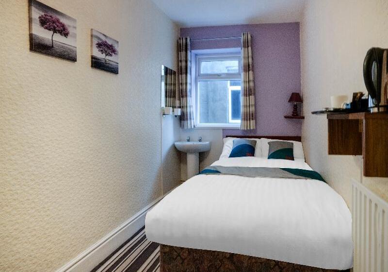 اتاق استاندارد با سرویس بهداشتی مشترک, St Kildas, Blackpool Central