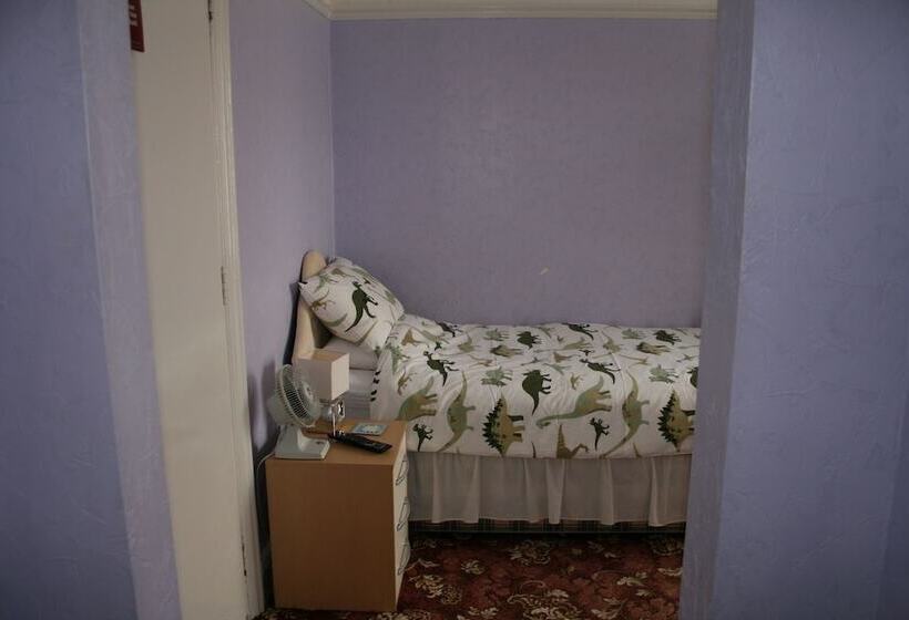 اتاق خانوادگی, The Ryecroft