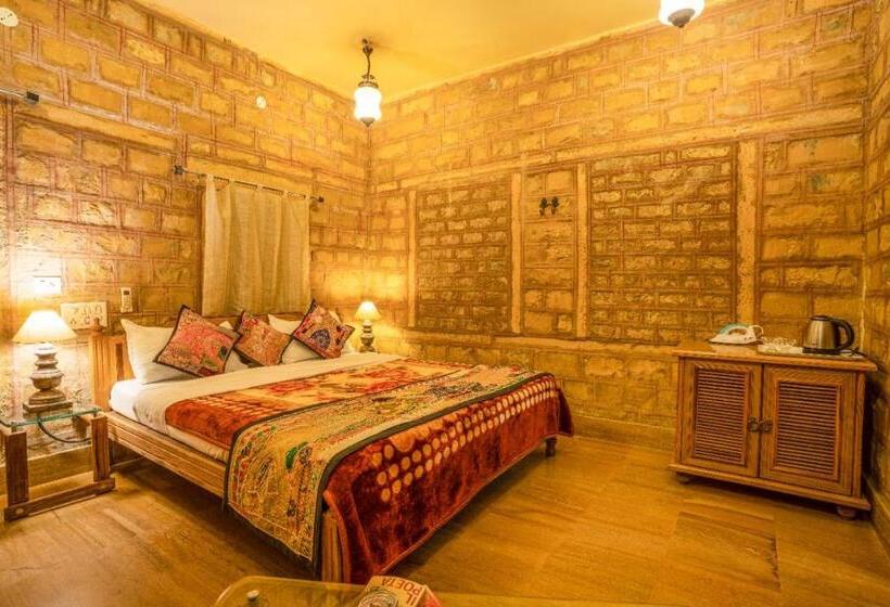 سوییت لوکس, The Silk Route