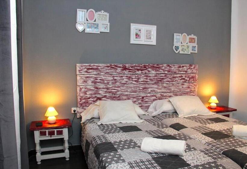 Chambre Familiale, Oasis Backpackers' Toledo