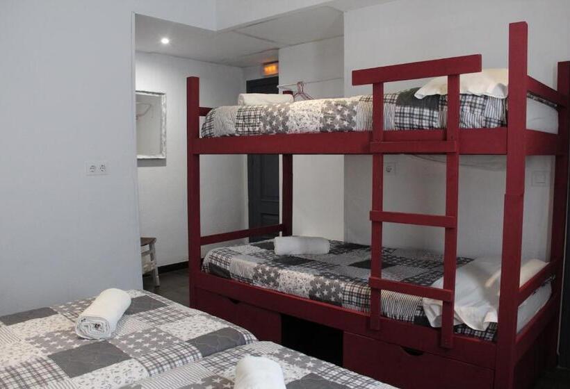 Chambre Familiale, Oasis Backpackers' Toledo