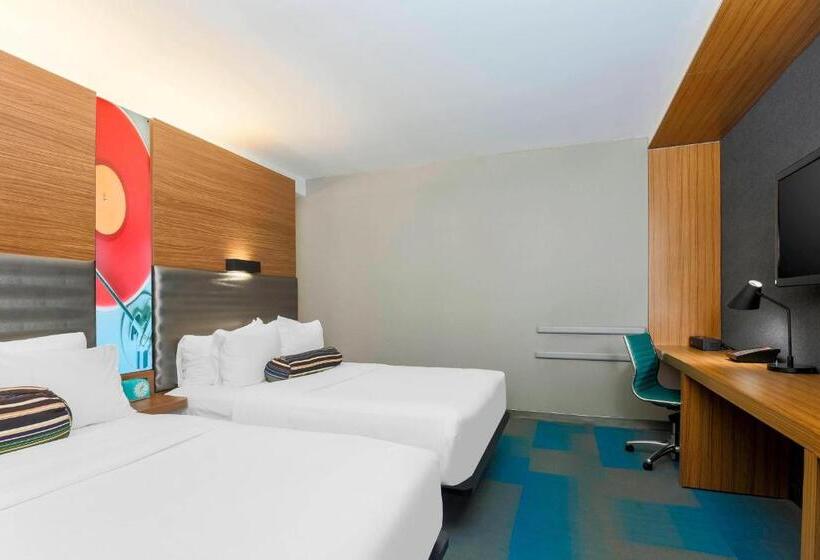 Standard Room, Aloft Harlem