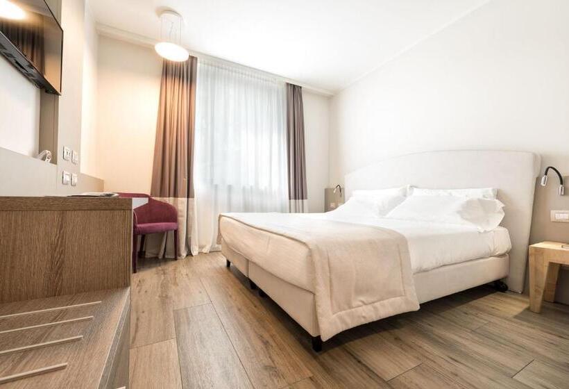 اتاق خانوادگی تودرتو, Db Hotel Verona Airport Congress & Spa