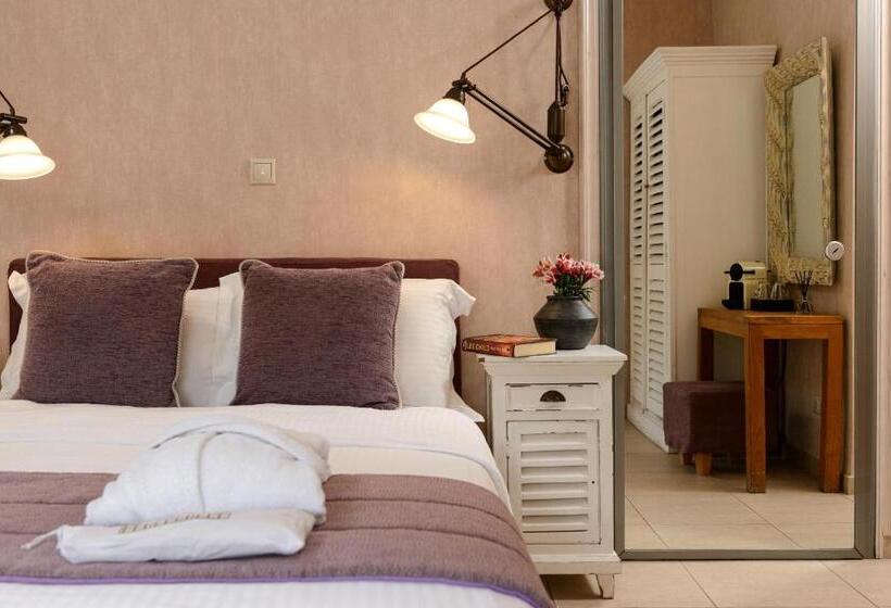 سوییت, Nikoleta Luxury Villa