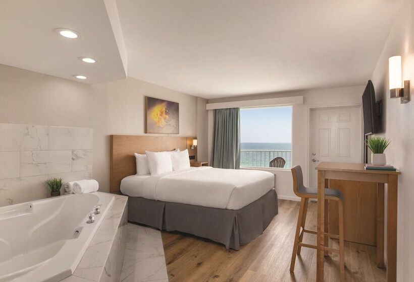 Suite Ático, Radisson Panama City Beach  Oceanfront