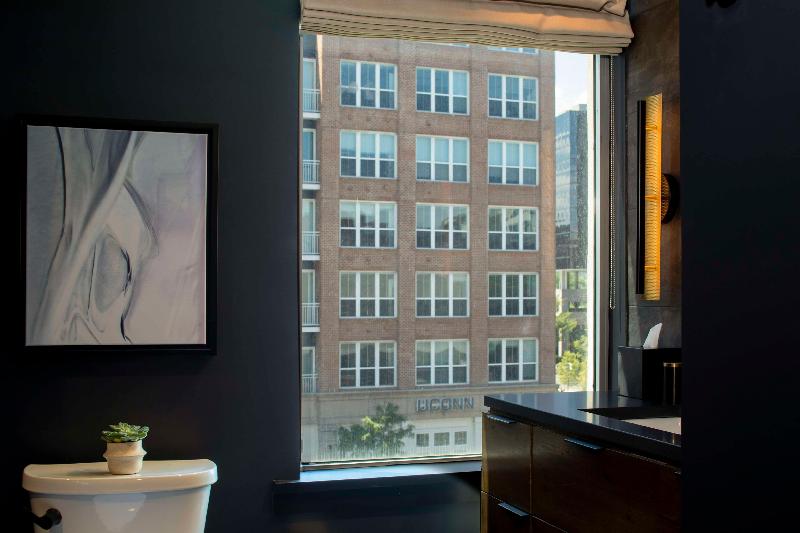 اتاق استاندارد برای معلولان, The Lloyd Stamford, Tapestry Collection By Hilton