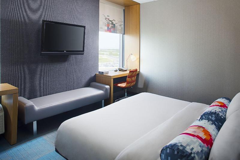 带大床的标准间, Aloft Philadelphia Airport
